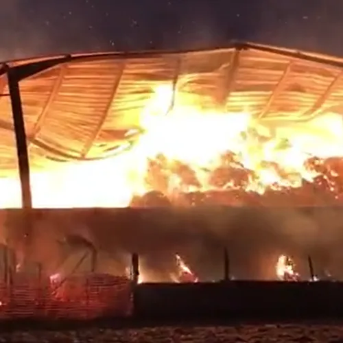 Un hangar agricole détruit par les flammes 