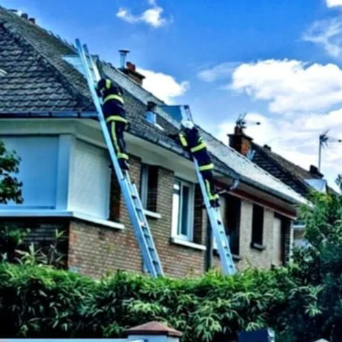 Les pompiers sauvent un petit chat ce mardi matin, à Bourbourg