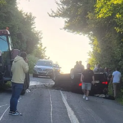 Une voiture et un tracteur se percutent entre Saint-Etienne-au-Mont...