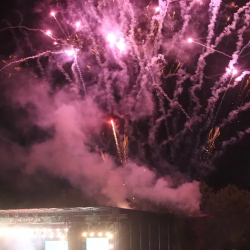 Entre les concerts de Macklemore et Mandragora, un feu d'artifice a surpris tout le monde.