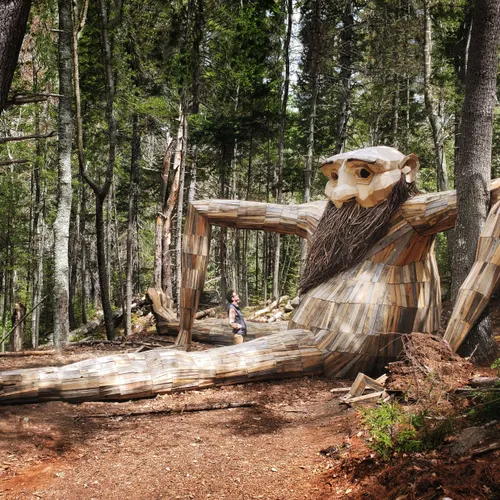 Un géant dans la forêt - Œuvre pérenne