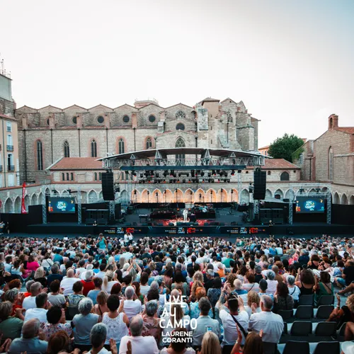 Live au Campo 2024 : Pluie d'artistes attendue, la tête dans les...