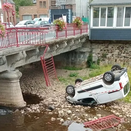 Hirson : une voiture tombe du pont…
