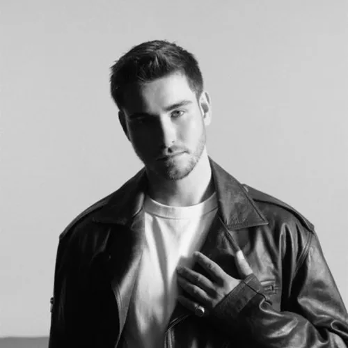 [INTERVIEW] Julien Lieb dévoile Naufragé, un premier album intense...