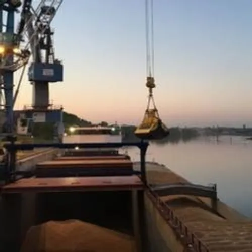 [ ECONOMIE - ARLES ] le port fluvial parvient à tirer son épingle...