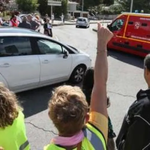 [ MANIFESTATION - MARTIGUES ] le personnel hospitalier mobilisé au...