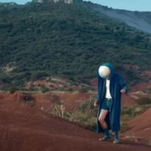 Julien Doré fait son grand retour avec "La Fièvre" et un clip...