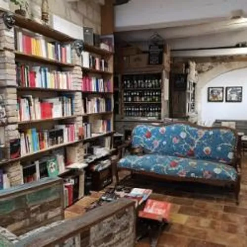 [CULTURE]: Arles, la librairie DE NATURA RERUM.