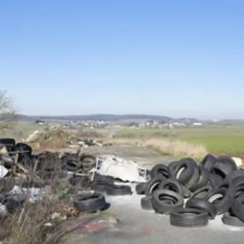 [ECOLOGIE]: La lutte contre les dépôts sauvages à Chateauneuf Les...
