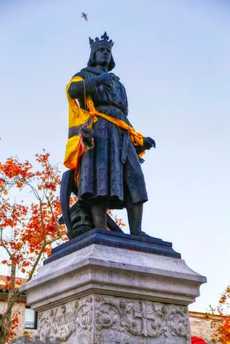 [ACTU-REGION] Aigues-Mortes : la statue de Saint Louis habillée...
