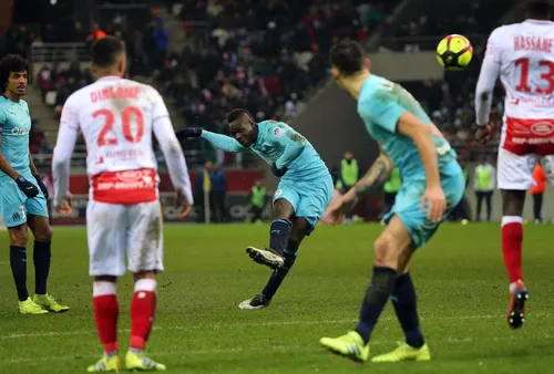 [FOOTBALL - ECONOMIE]: Salaires des joueurs de Ligue 1 : huit...