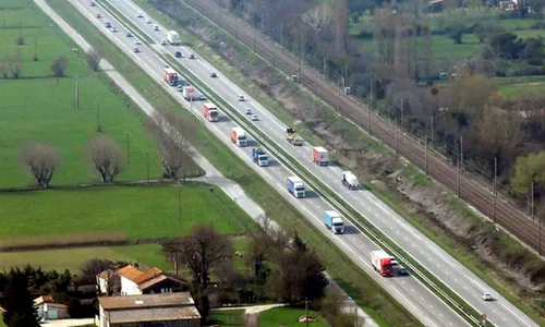 [SOCIETE]: Arles : les agriculteurs prennent position contre le...