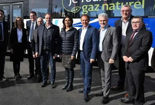 [ECONOMIE]: Sept bus au gaz naturel vont rouler entre Arles et Salon.