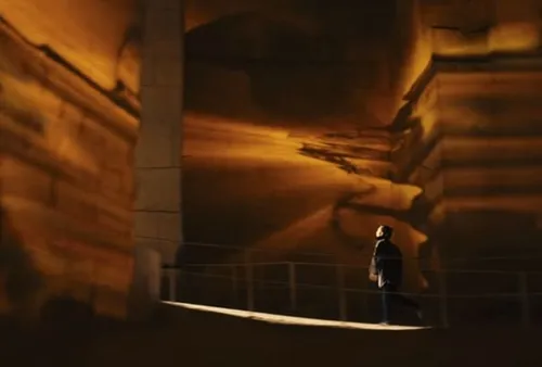 [ MUSIQUE - BAUX DE PROVENCE ]  l'étrange clip de Thom Yorke dans...