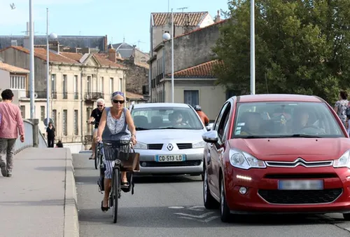 [SOCIETE]: Arles : les cyclistes crient leur désarroi.
