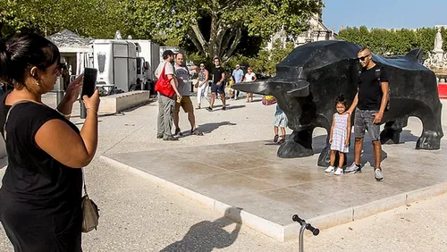 [CULTURE - REGION]: Nîmes : un an après, le toro de l’Esplanade a...
