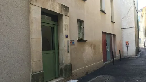 [FAITS - DIVERS]: Nîmes : les cadavres de deux femmes découverts.