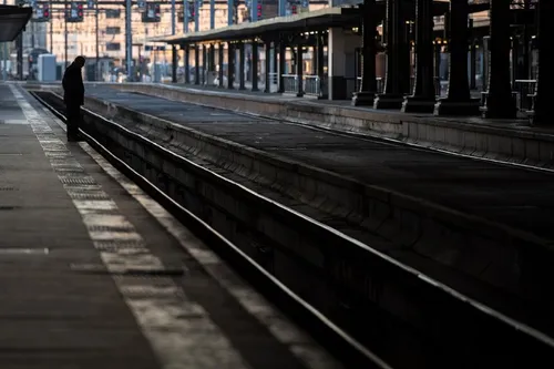 [ GREVE - FRANCE ] Mouvement reconduit à la SNCF jusqu'à lundi, les...