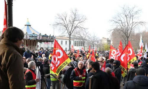 [ GREVE - ARLES ] Contre la réforme des retraites, une...