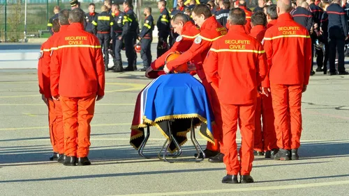 [ SOCIETE - NIMES ] Crash d'hélicoptère: Macron rend hommage à...