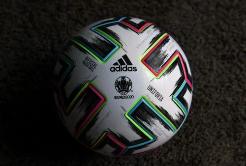 Coronavirus - Football : l'Euro 2020 va être reporté d'un an, la...