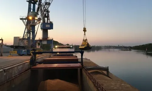 [ ECONOMIE - ARLES ] le port fluvial parvient à tirer son épingle...