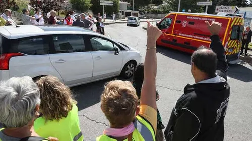 [ MANIFESTATION - MARTIGUES ] le personnel hospitalier mobilisé au...