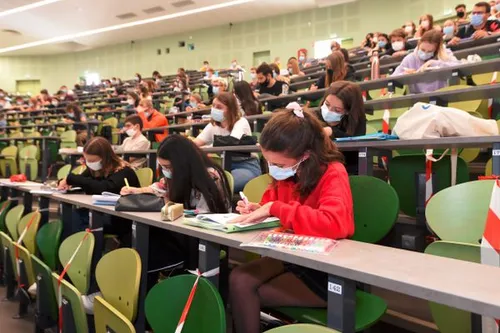 Difficile de garder ses distances à la fac !