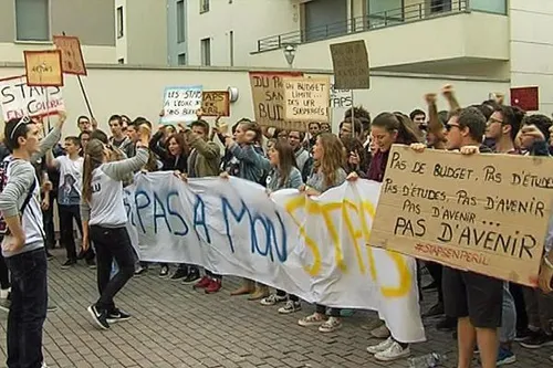 [CULTURE]: le signal d’alarme tiré par les associations d’étudiants...