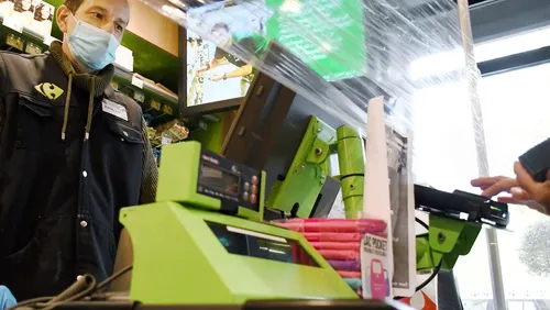 [COVID-19]: Reconfinement : quels sont les commerces essentiels qui...