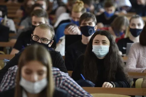 [EDUCATION]: 172 000 étudiants de la région paca ne peuvent plus se...