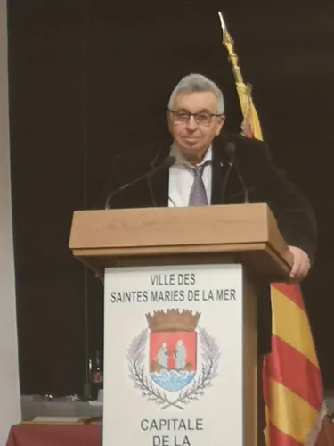 [HOMMAGE]: Roland Chassain, maire des Saintes Marie de la mer...
