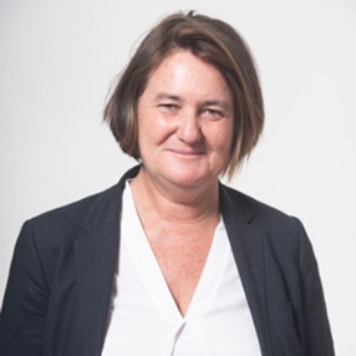 Béatrice de Lavalette, adjointe au Maire de Suresnes, invitée de Pluriel