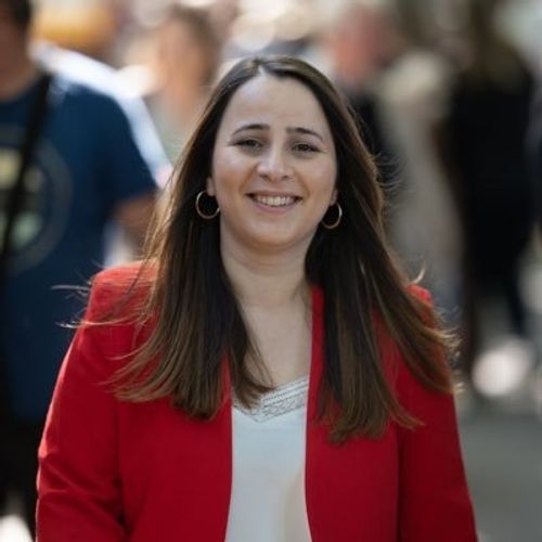 Melissa Karaca, candidate de la majorité présidentielle dans la 4e...
