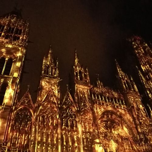 [PODCAST] La cathédrale de Rouen s'illumine à la tombée de la nuit