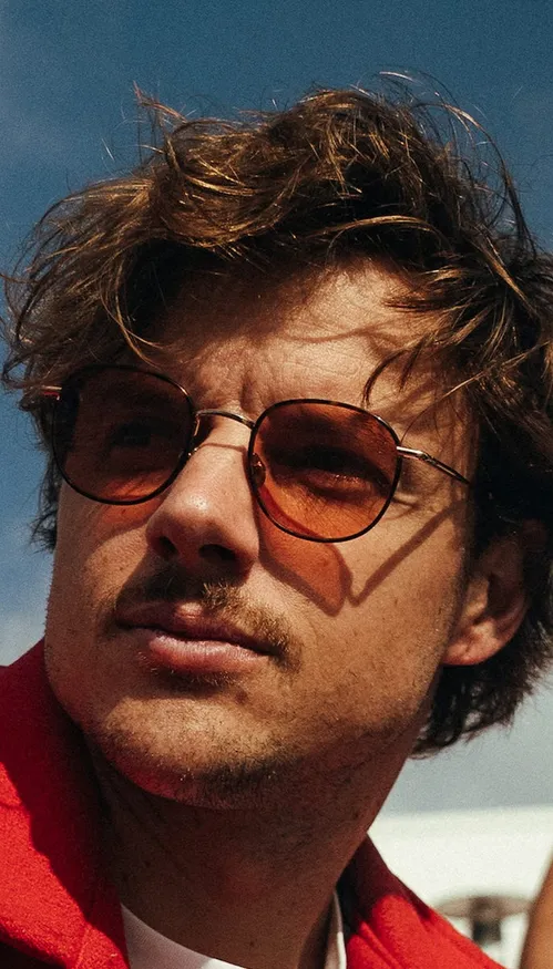 Møme sort « Do You Know Me », troisième single de son prochain album