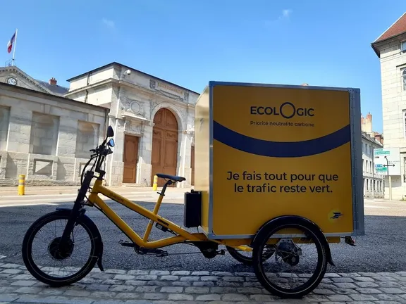 Les postiers dijonnais sur des velos cargo