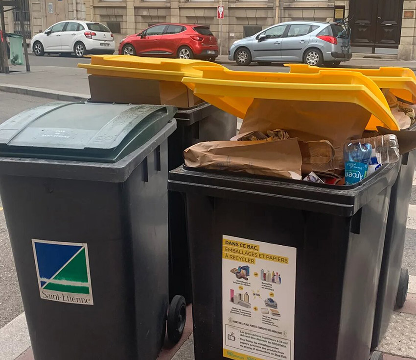 Poubelles à SaintEtienne les éboueurs reprennent la collecte ce mercredi
