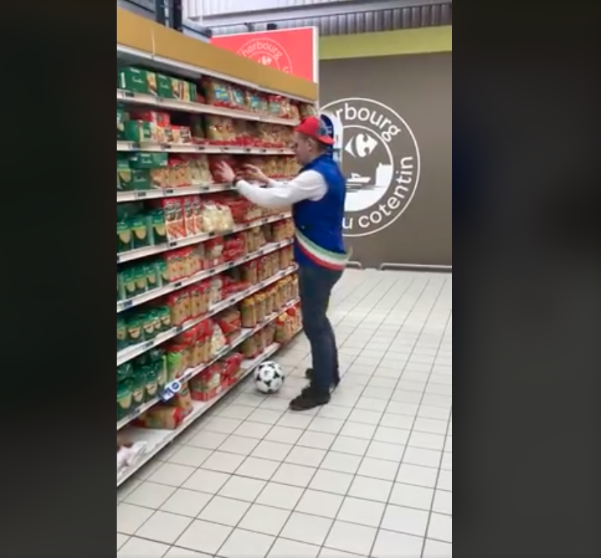 La vidéo gênante du magasin Carrefour de Cherbourg