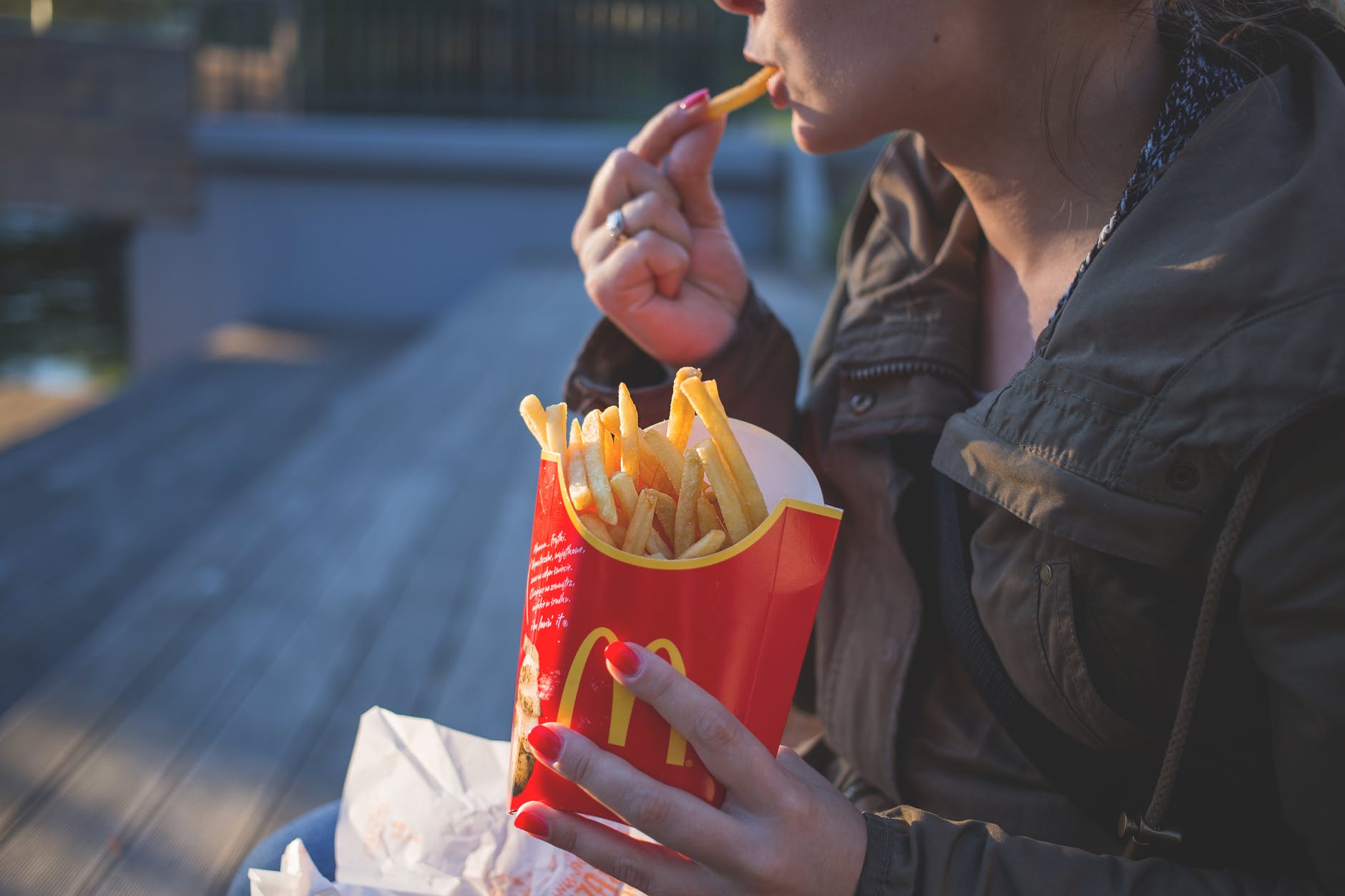 Après un pari perdu, McDonald's offre 2 millions de cornets de frites